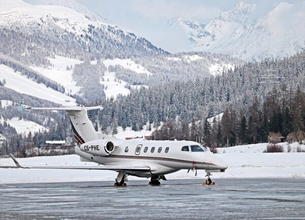 AVOIDING COMMERCIAL AIRPORT HASSLES WITH PRIVATE JETS