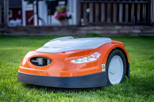 EMBRACE THE ROBOTIC LAWN MOWER TREND